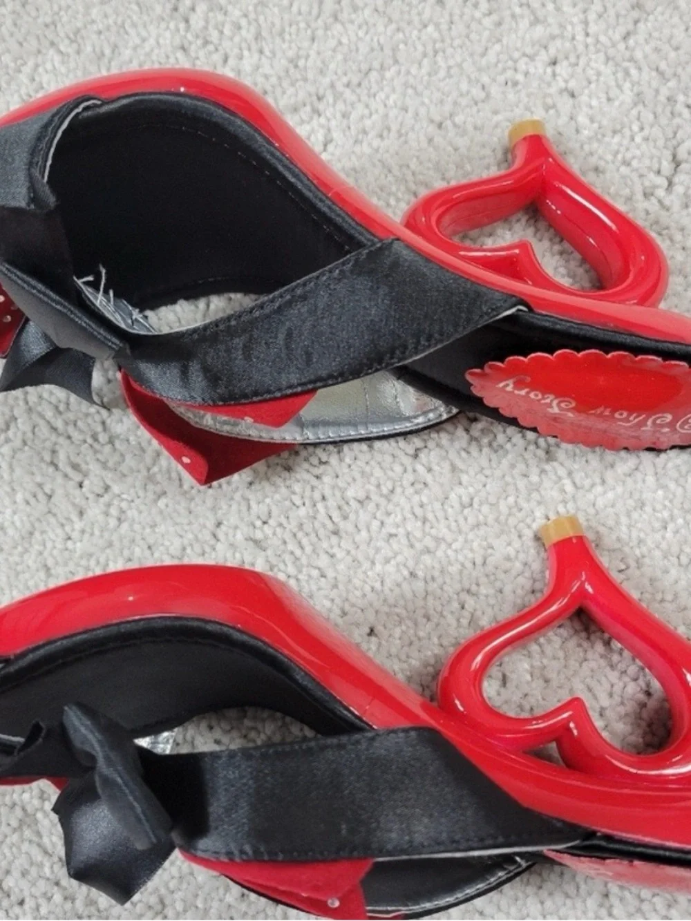 ❤️🖤Red/Black heart heels🖤❤️ - Picture 6 of 6